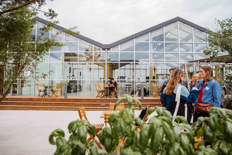 Plantation mêle DJ sets, potager urbain et cuisine de saison dans le 18e